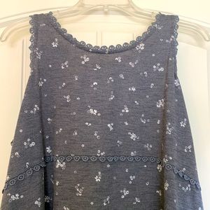 Cute high-low sleeveless top